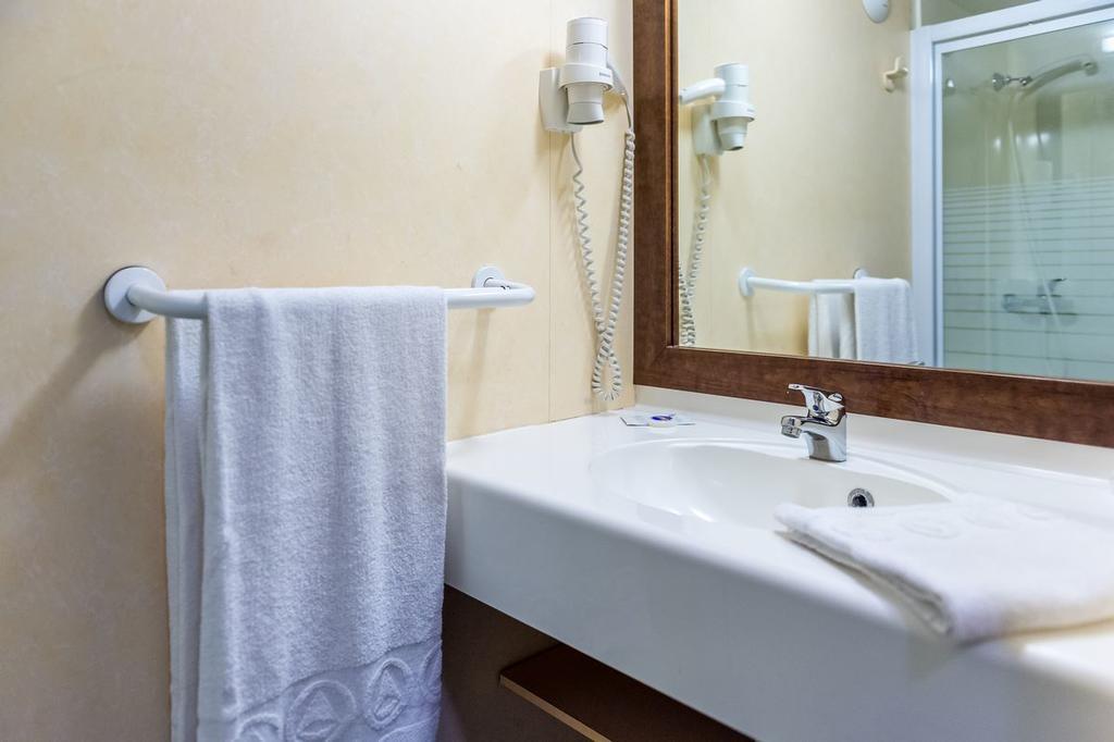 Fasthotel Thônes Eksteriør billede